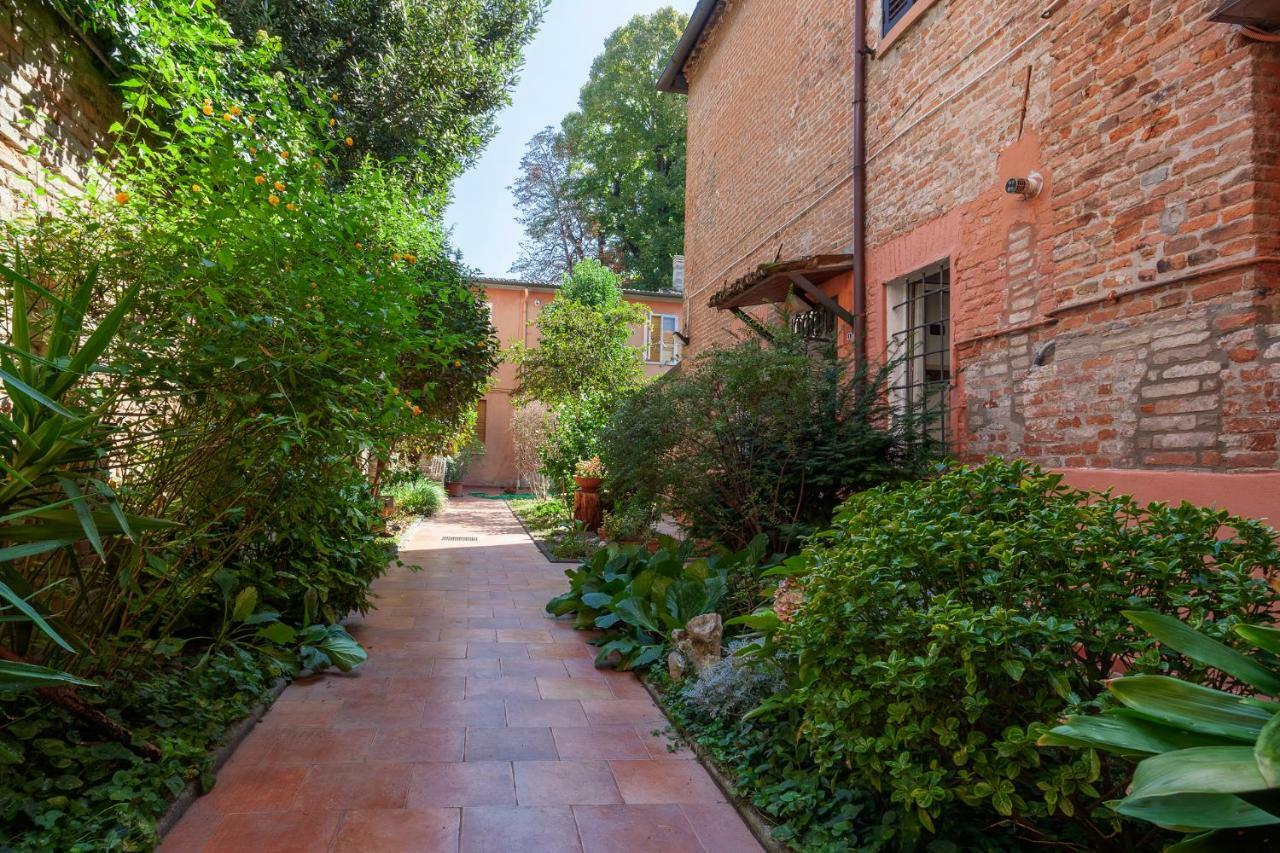 Duplex Apartment in pieno centro Ferrara Exterior foto